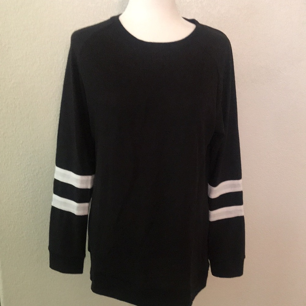 Essential R-Neck Sweater  Size M - Picture 2 of 5